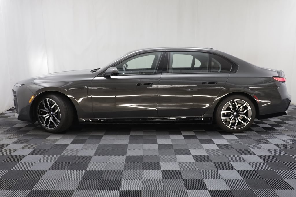 Used 2026 BMW 750e xDrive w/ Executive Package AWD/4WD image 4