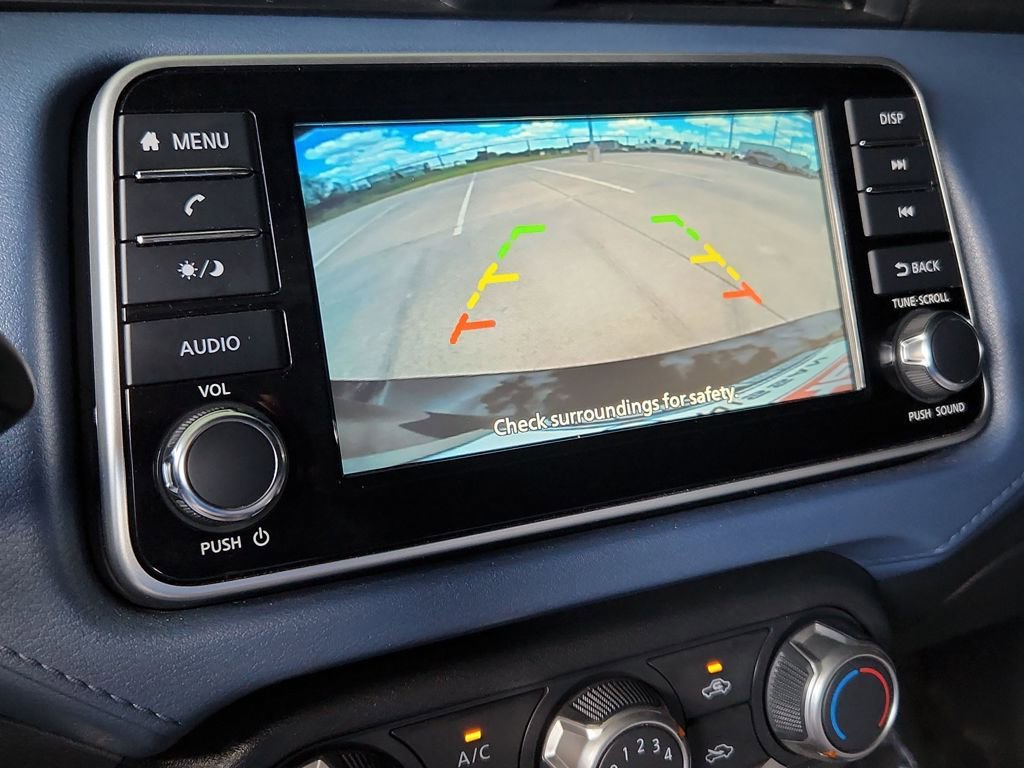 Used 2025 Nissan Versa SV image 18