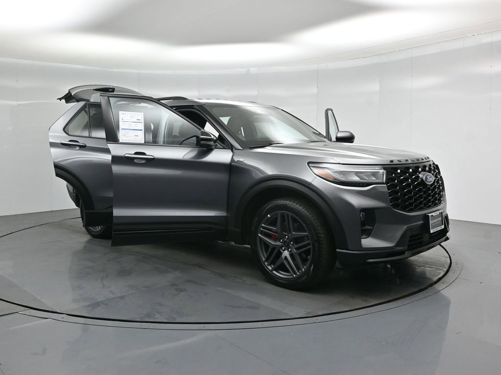 Used 2025 Ford Explorer ST-Line w/ ST-Line Street Pack image 34