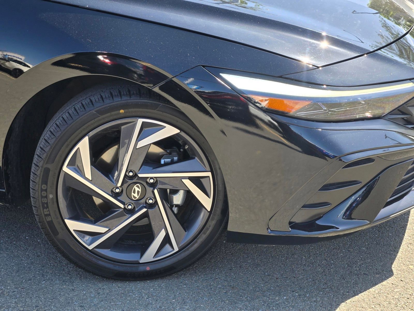 Used 2025 Hyundai Elantra Limited FWD image 9