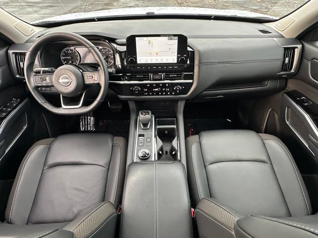 Used 2025 Nissan Pathfinder SL w/ SL Premium Package AWD/4WD image 28