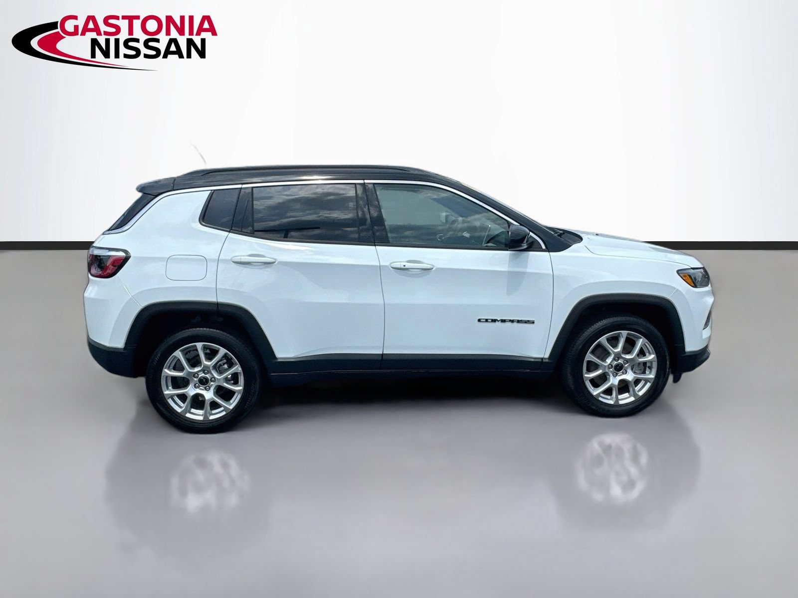 Used 2025 Jeep Compass Limited AWD/4WD image 10