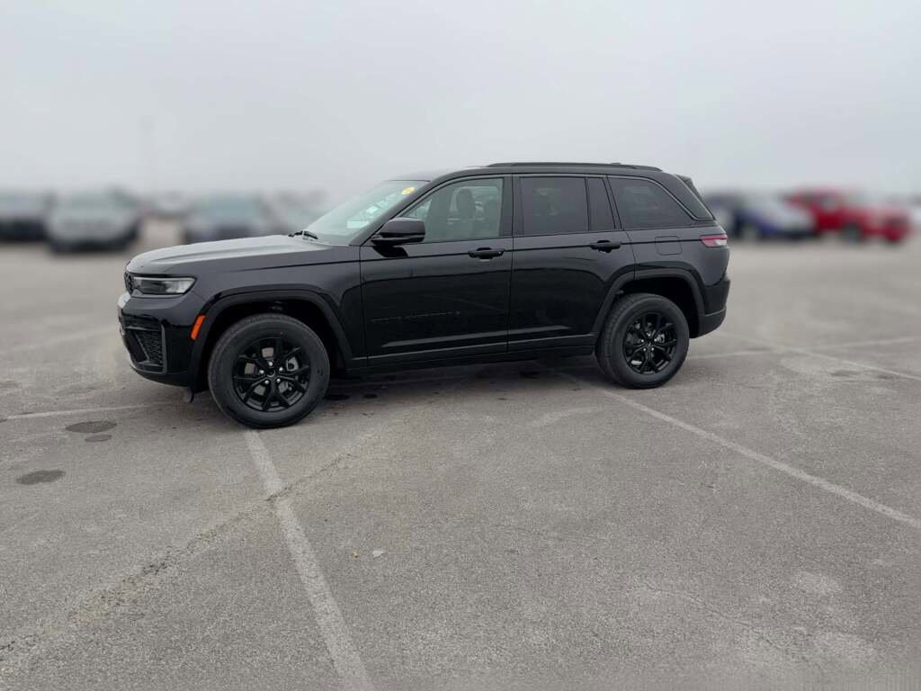 New 2026 Jeep Grand Cherokee Altitude image 5