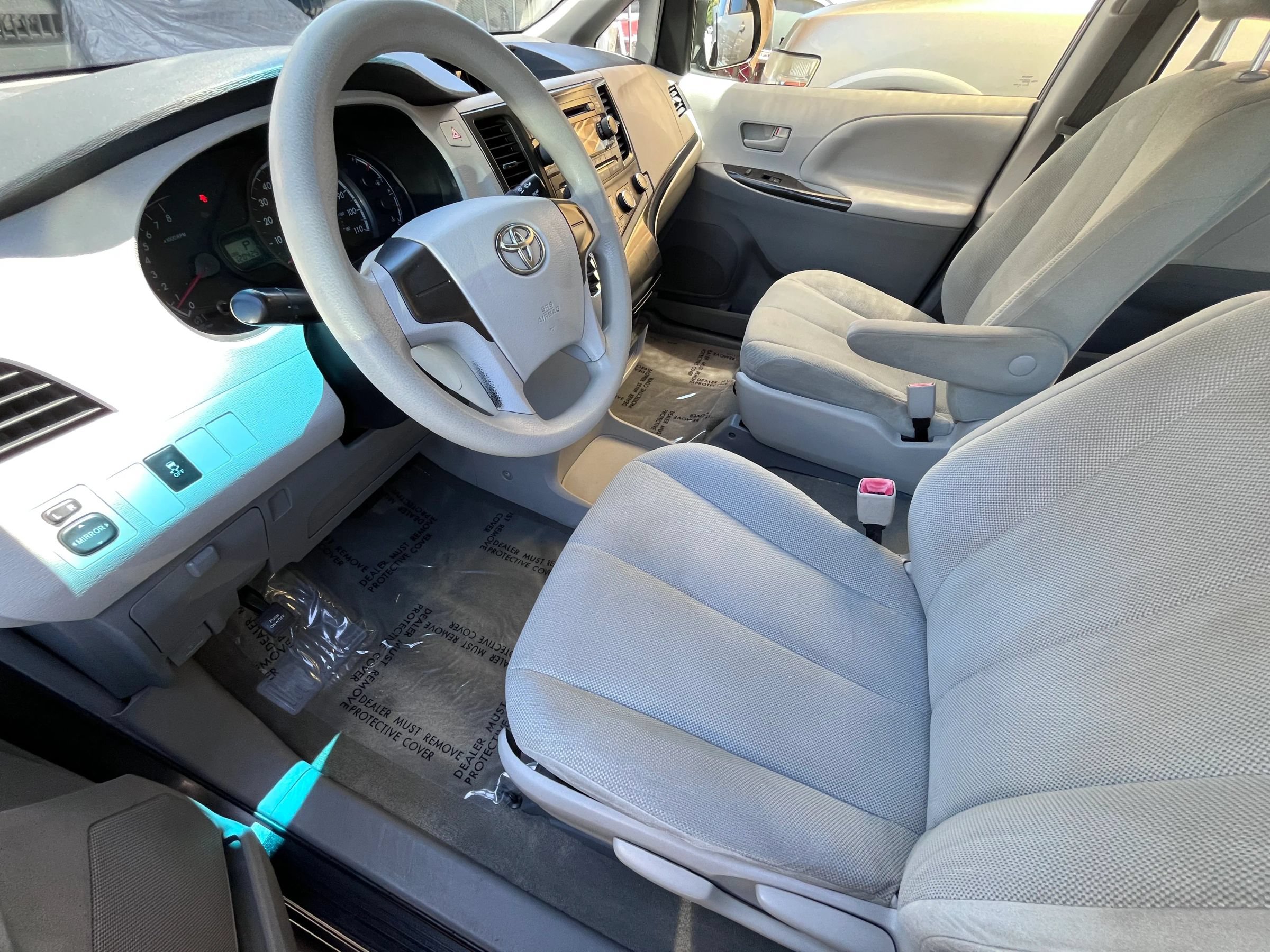 Used 2012 Toyota Sienna FWD image 7