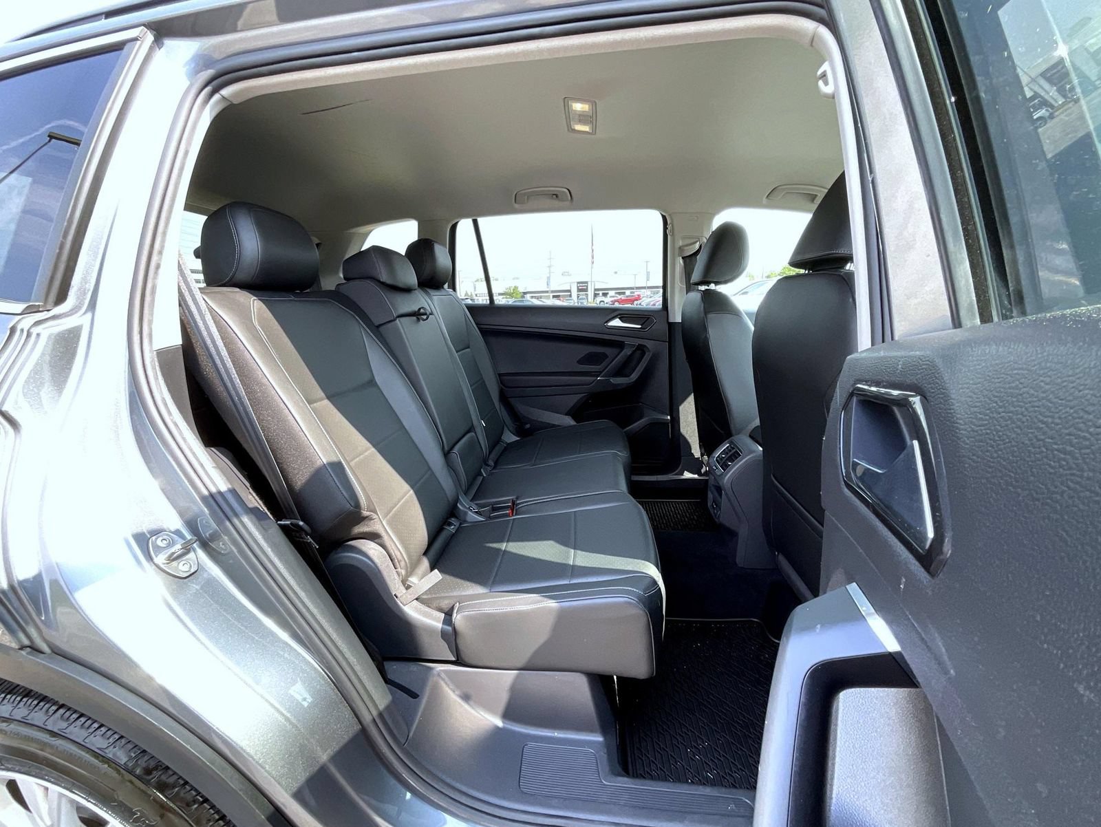 Used 2018 Volkswagen Tiguan SE w/ 3rd Row Seat Package AWD/4WD image 18