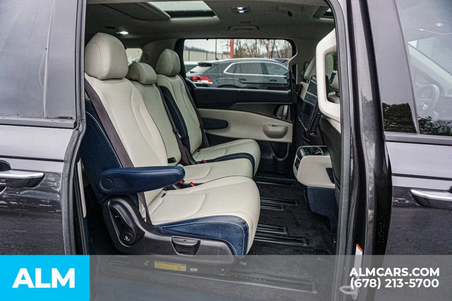 Used 2025 Kia Carnival SX Prestige image 24