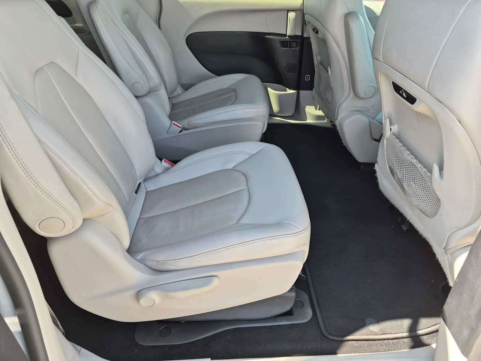Used 2021 Chrysler Pacifica Touring-L FWD image 19