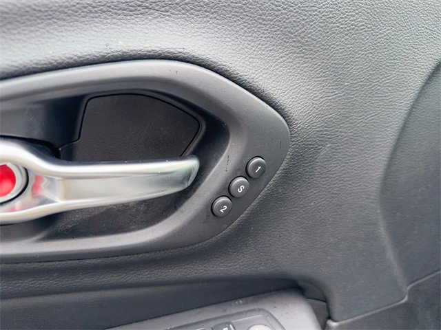 Used 2020 Jeep Cherokee Limited image 13