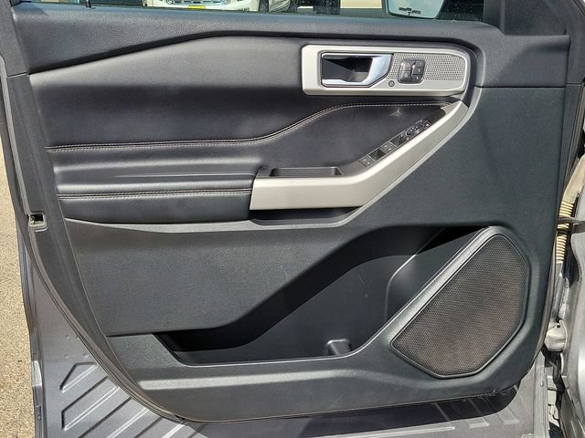 Used 2022 Ford Explorer Limited w/ Equipment Group 301A RWD image 11