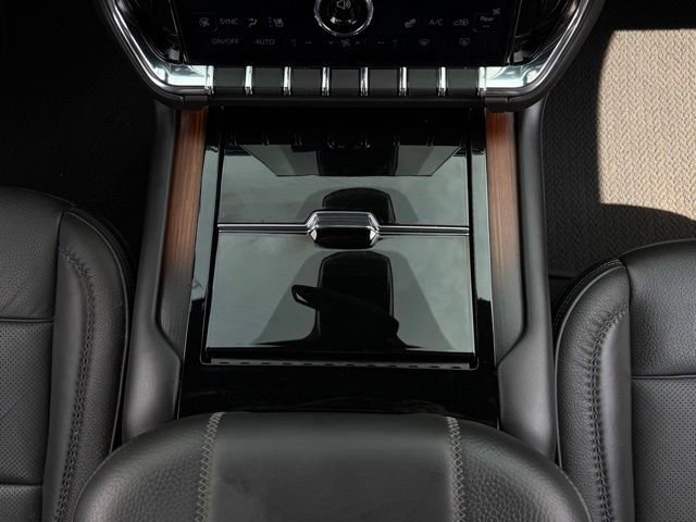 Used 2025 GMC Yukon XL Denali AWD/4WD image 35