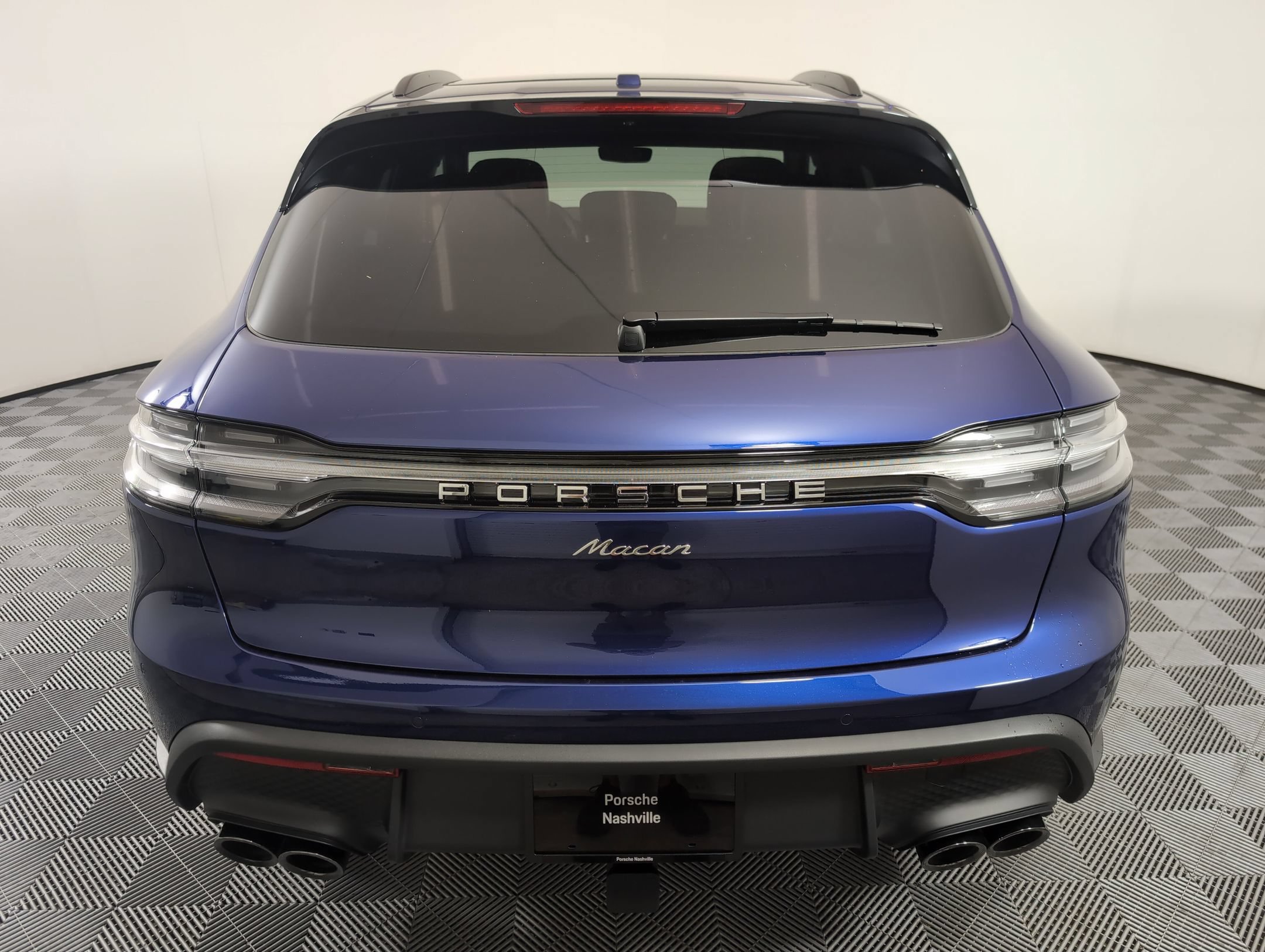 Certified 2025 Porsche Macan AWD/4WD image 7