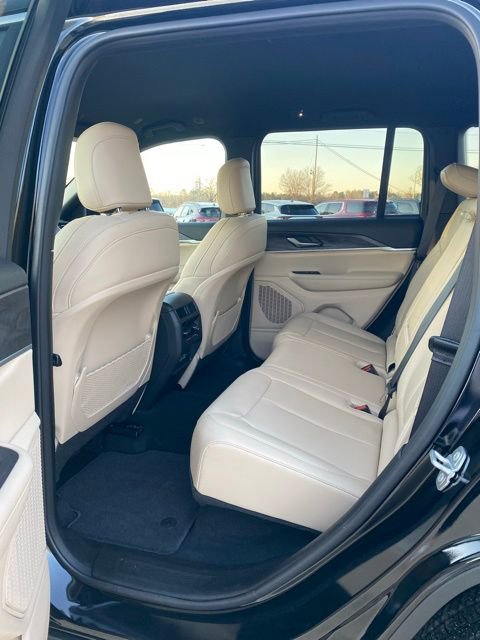 Used 2025 Jeep Grand Cherokee Limited image 8