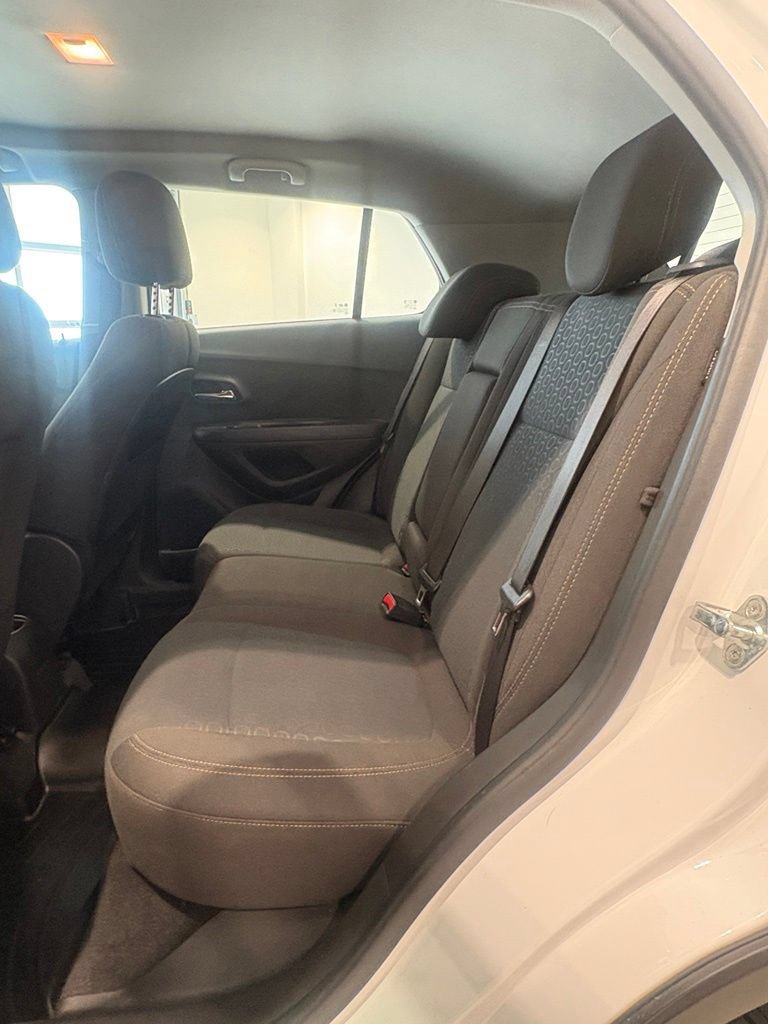 Used 2020 Chevrolet Trax LS AWD/4WD image 17