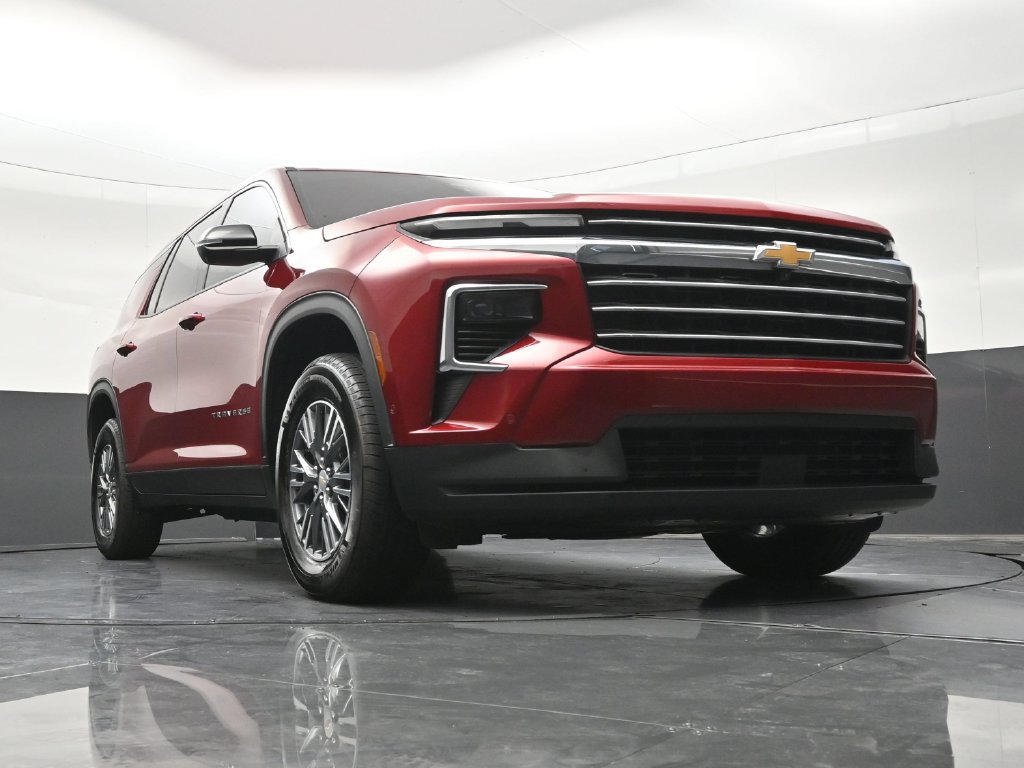 Used 2024 Chevrolet Traverse LT w/ Enhanced Driving Package FWD image 32