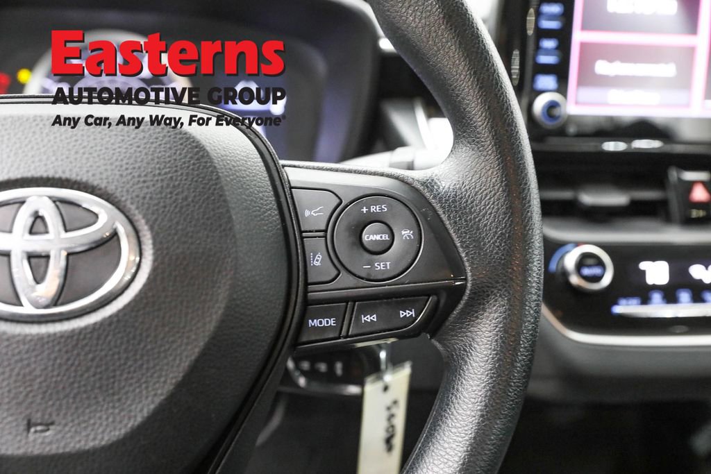 Used 2022 Toyota Corolla LE FWD image 16