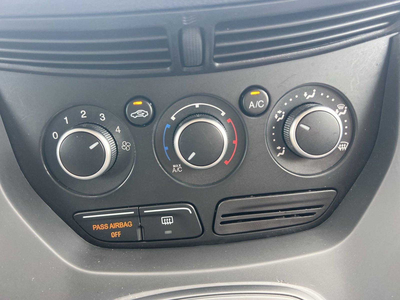 Used 2015 Ford Escape SE image 28