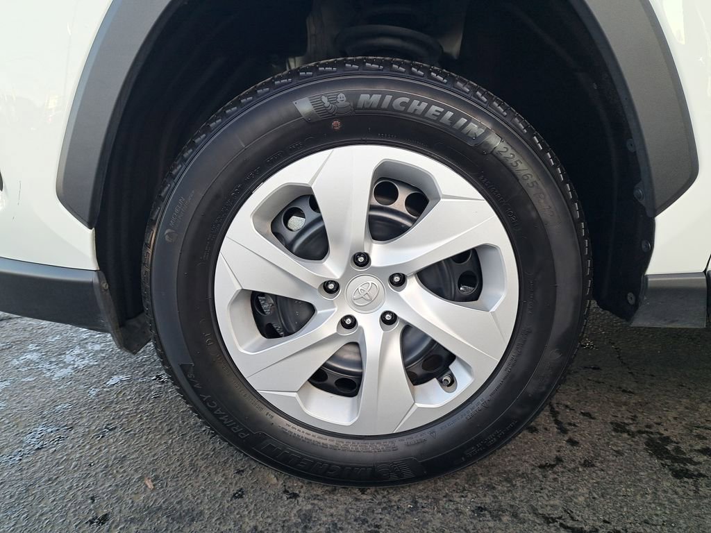 Used 2025 Toyota RAV4 LE image 29