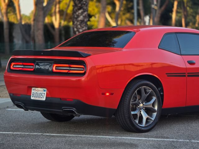 Used 2016 Dodge Challenger SXT w/ Driver Convenience Group RWD image 32
