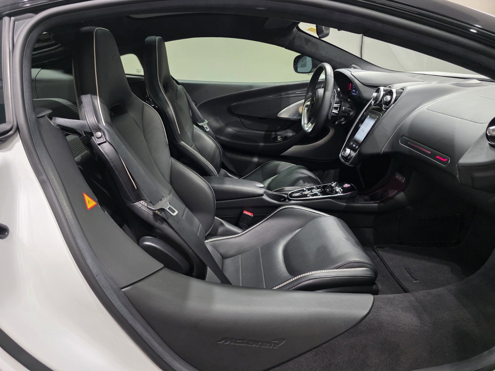 Used 2023 McLaren GT RWD image 19