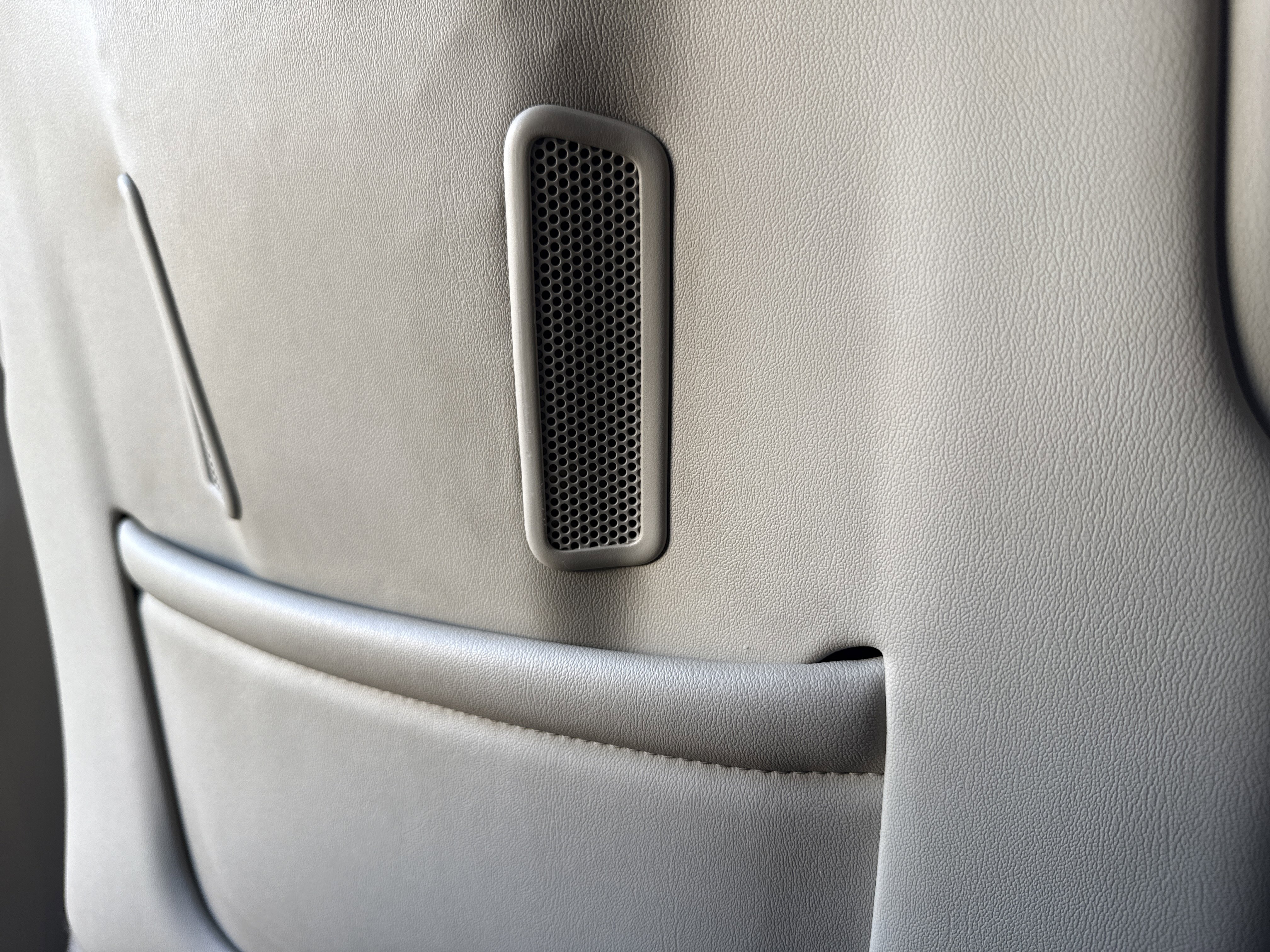 Used 2018 Cadillac Escalade Luxury w/ LPO, Radiant Package image 30