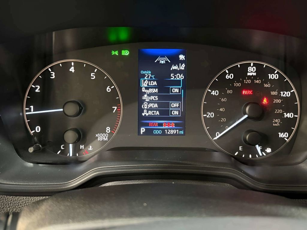 Used 2025 Toyota Corolla Cross LE AWD/4WD image 23