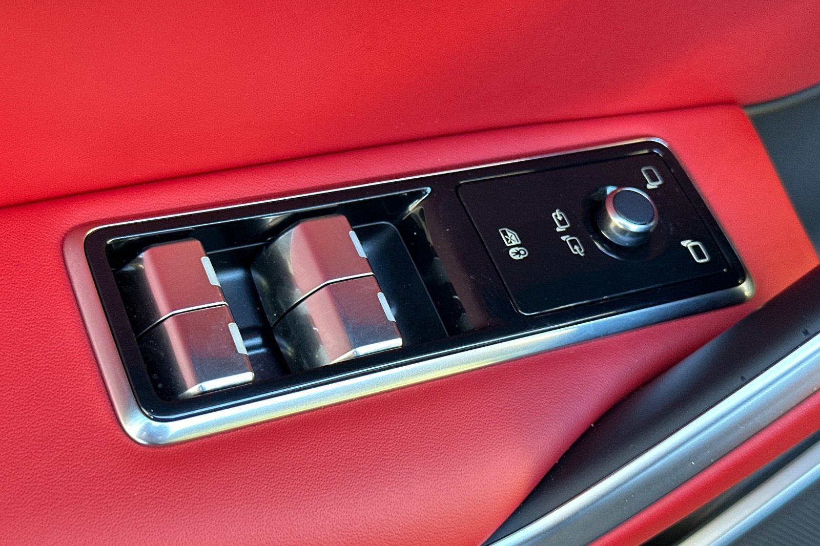 Used 2025 Jaguar F-PACE R-Dynamic S image 11