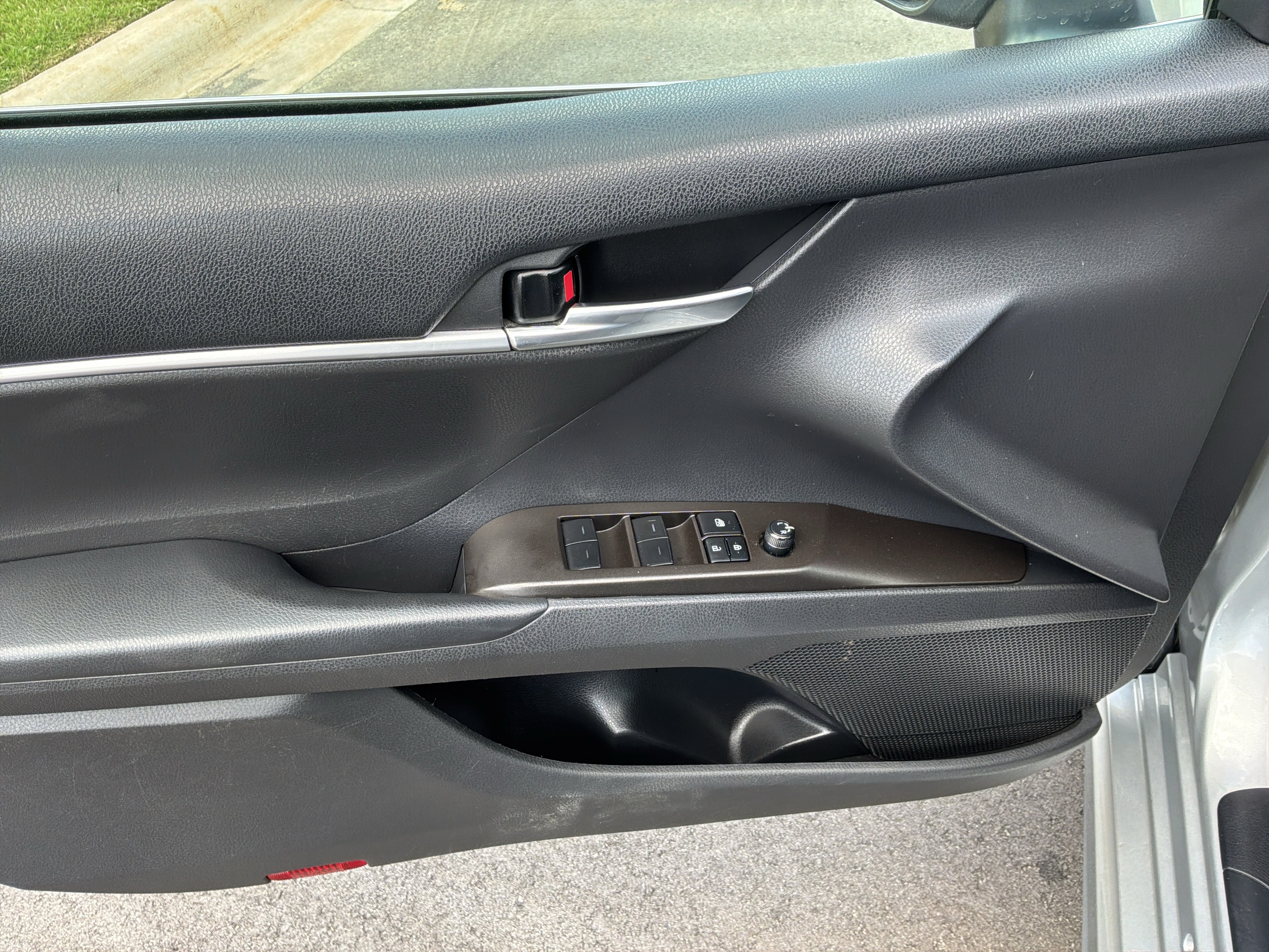 Used 2022 Toyota Camry SE FWD image 15