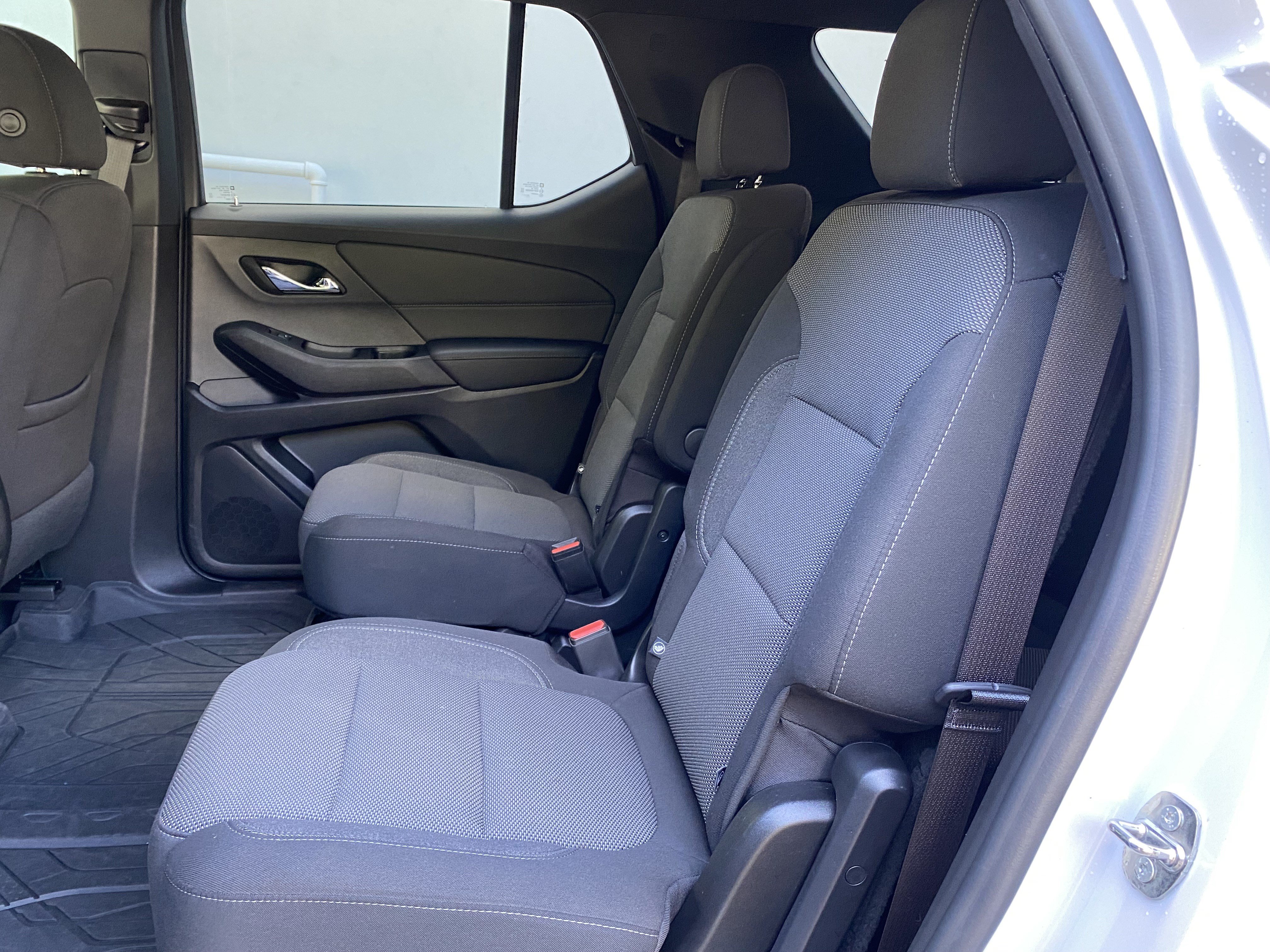 Used 2023 Chevrolet Traverse LT FWD image 35