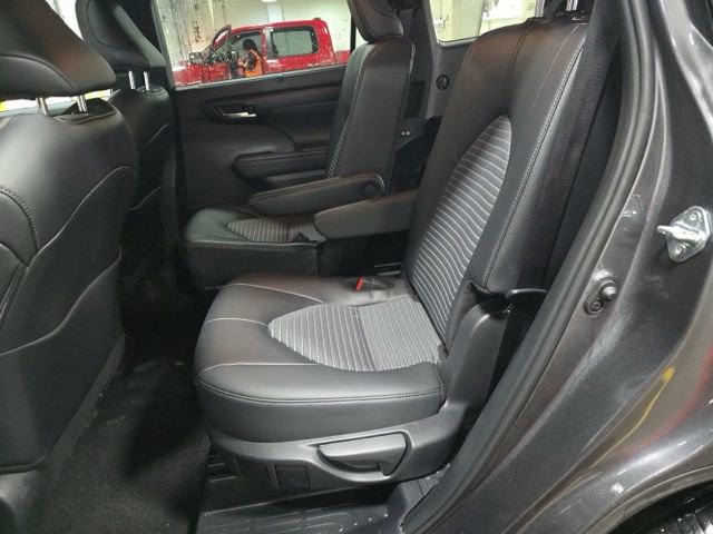 Used 2025 Toyota Highlander XSE AWD/4WD image 15