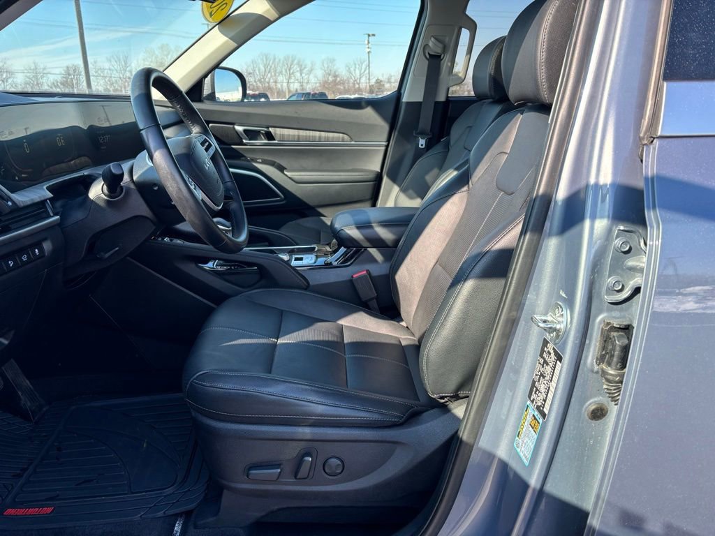 Used 2024 Kia Telluride EX w/ EX Captain's Chair Package image 15