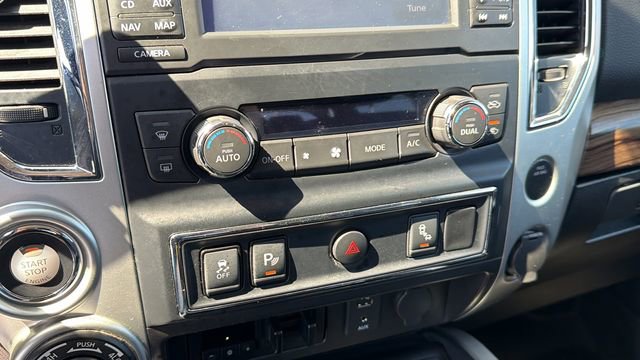 Used 2018 Nissan Titan SL w/ Chrome Package AWD/4WD image 16
