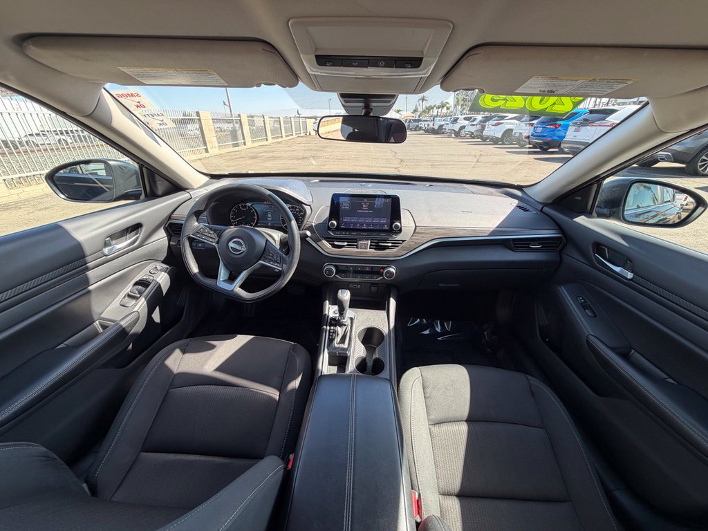 Used 2025 Nissan Altima 2.5 SV FWD image 15