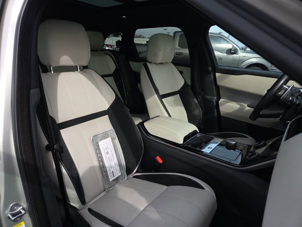Used 2019 Land Rover Range Rover Velar R-Dynamic SE image 21