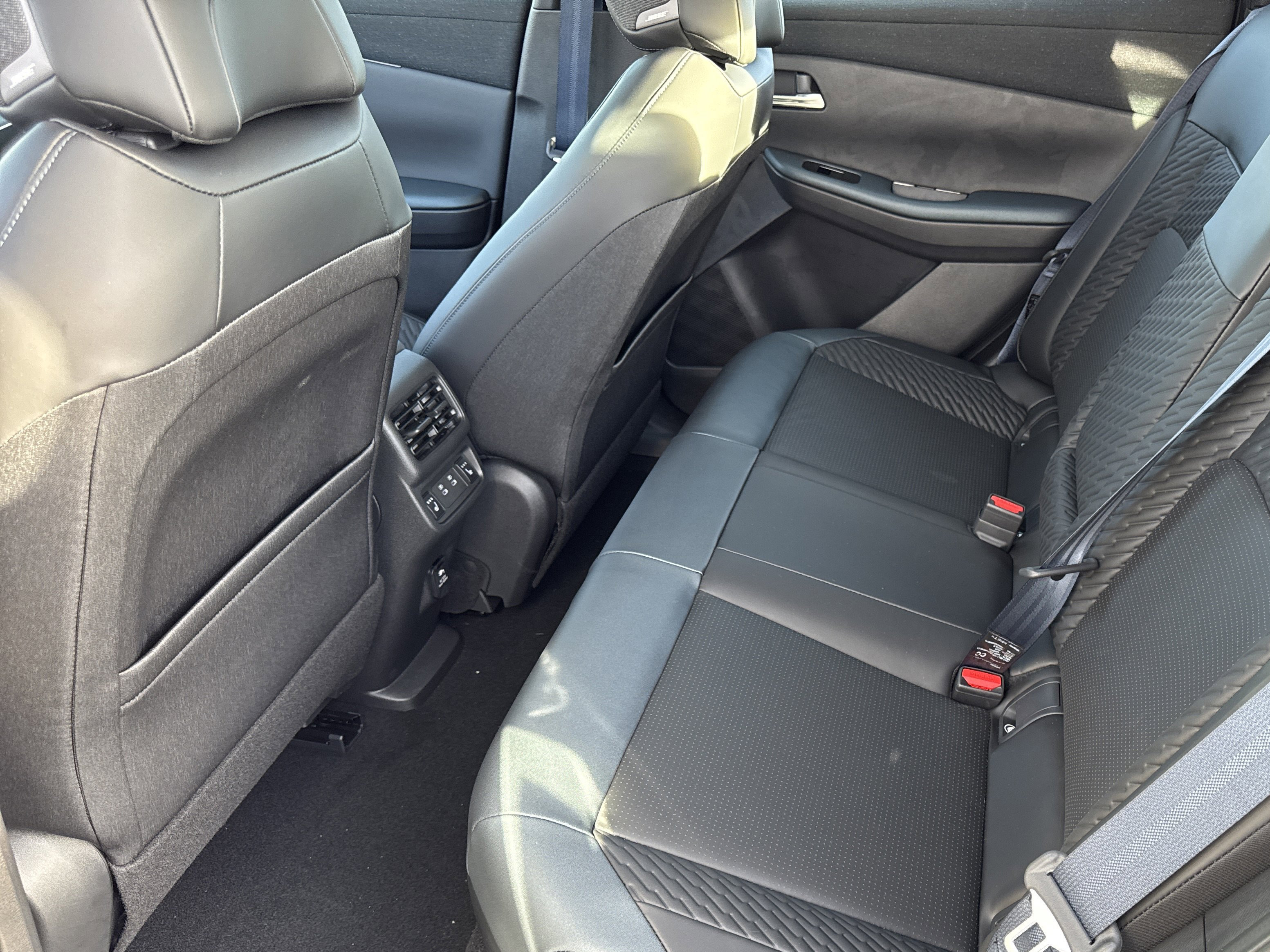 New 2026 Nissan Leaf Platinum+ w/ Cargo Package (Platinum+) FWD image 11