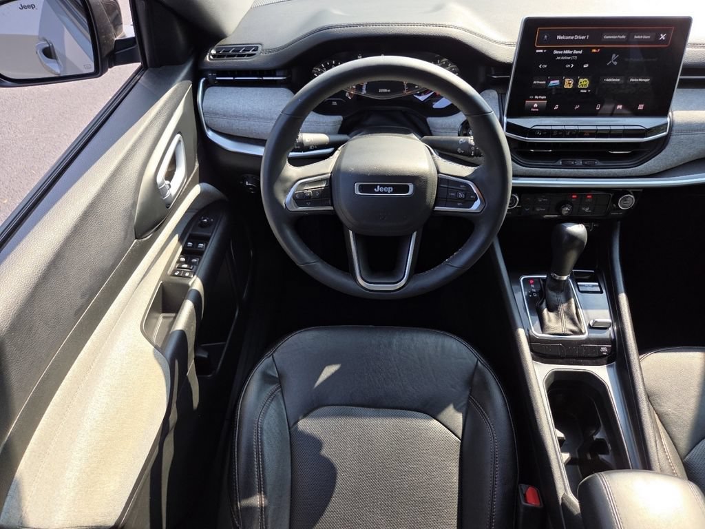 Used 2023 Jeep Compass Latitude AWD/4WD image 29