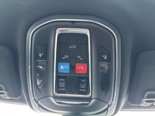 Used 2023 Jeep Grand Cherokee Altitude AWD/4WD image 23