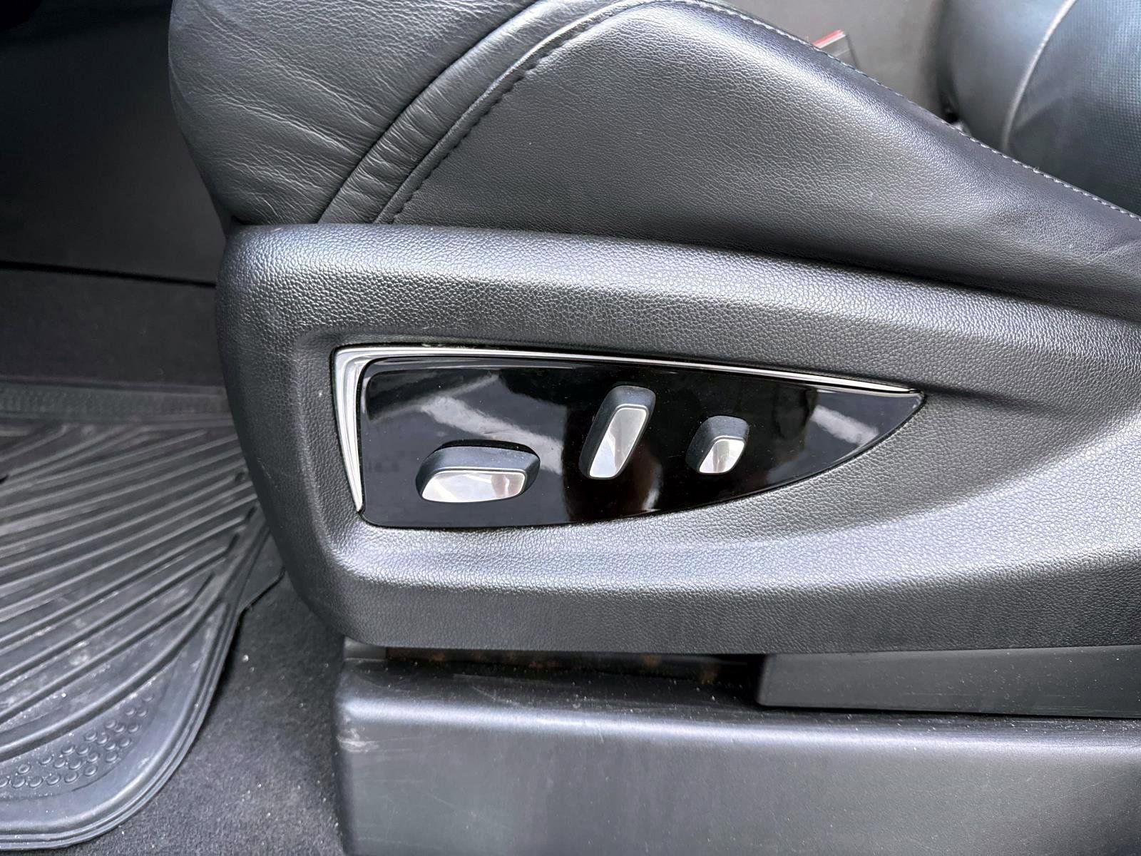 Used 2019 Cadillac Escalade ESV Premium Luxury image 10