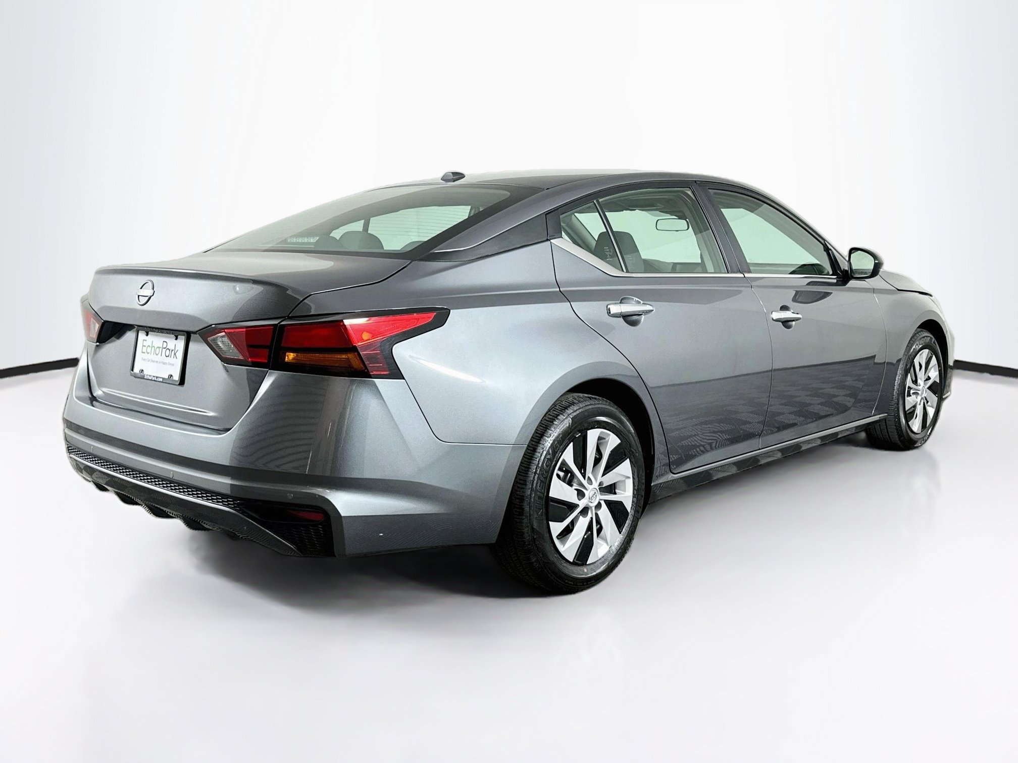 Used 2025 Nissan Altima 2.5 S FWD image 9