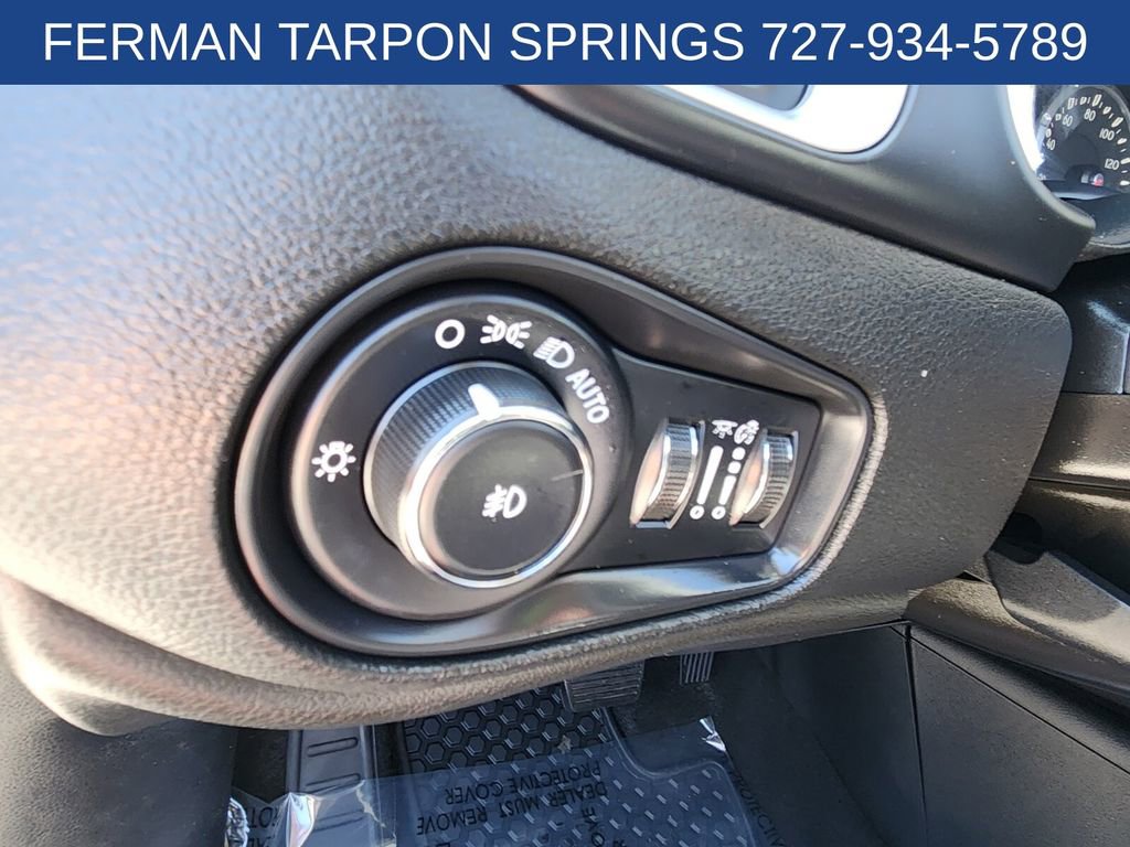 Used 2020 Jeep Renegade Latitude w/ Cold Weather Group image 14