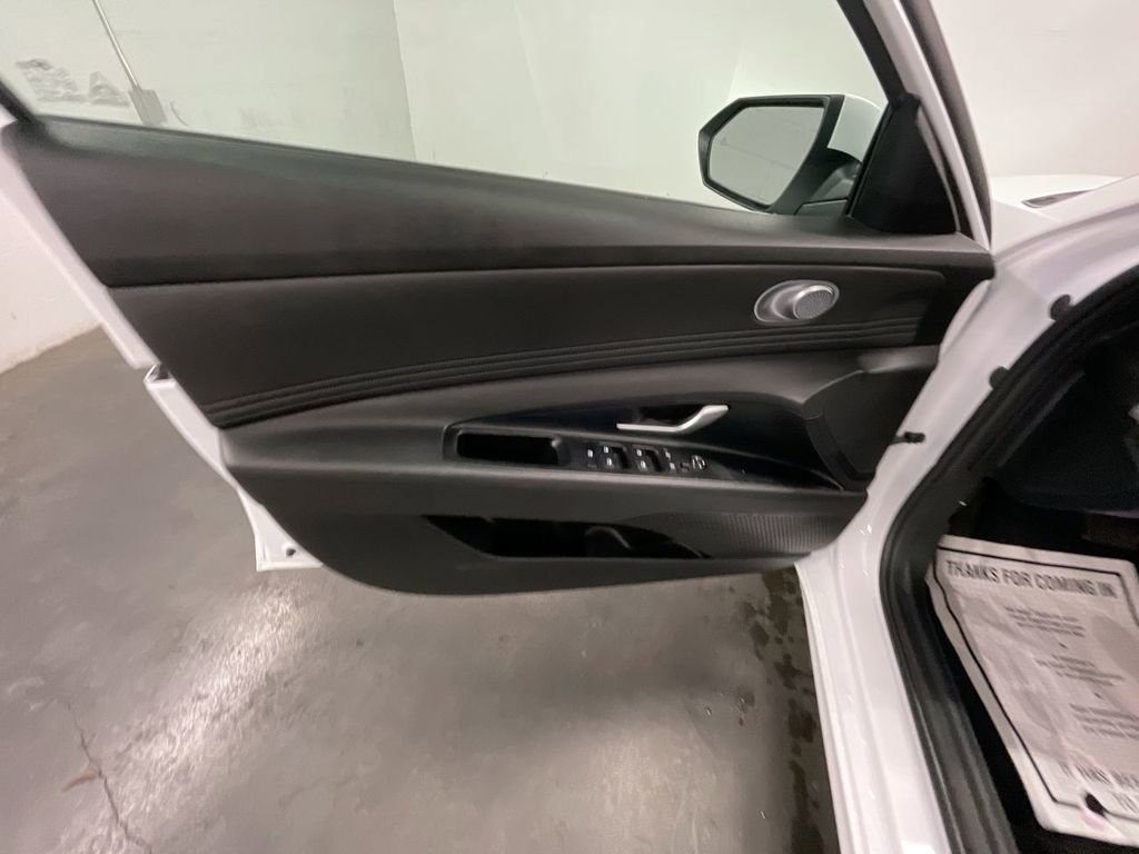 Used 2025 Hyundai Elantra SEL image 22