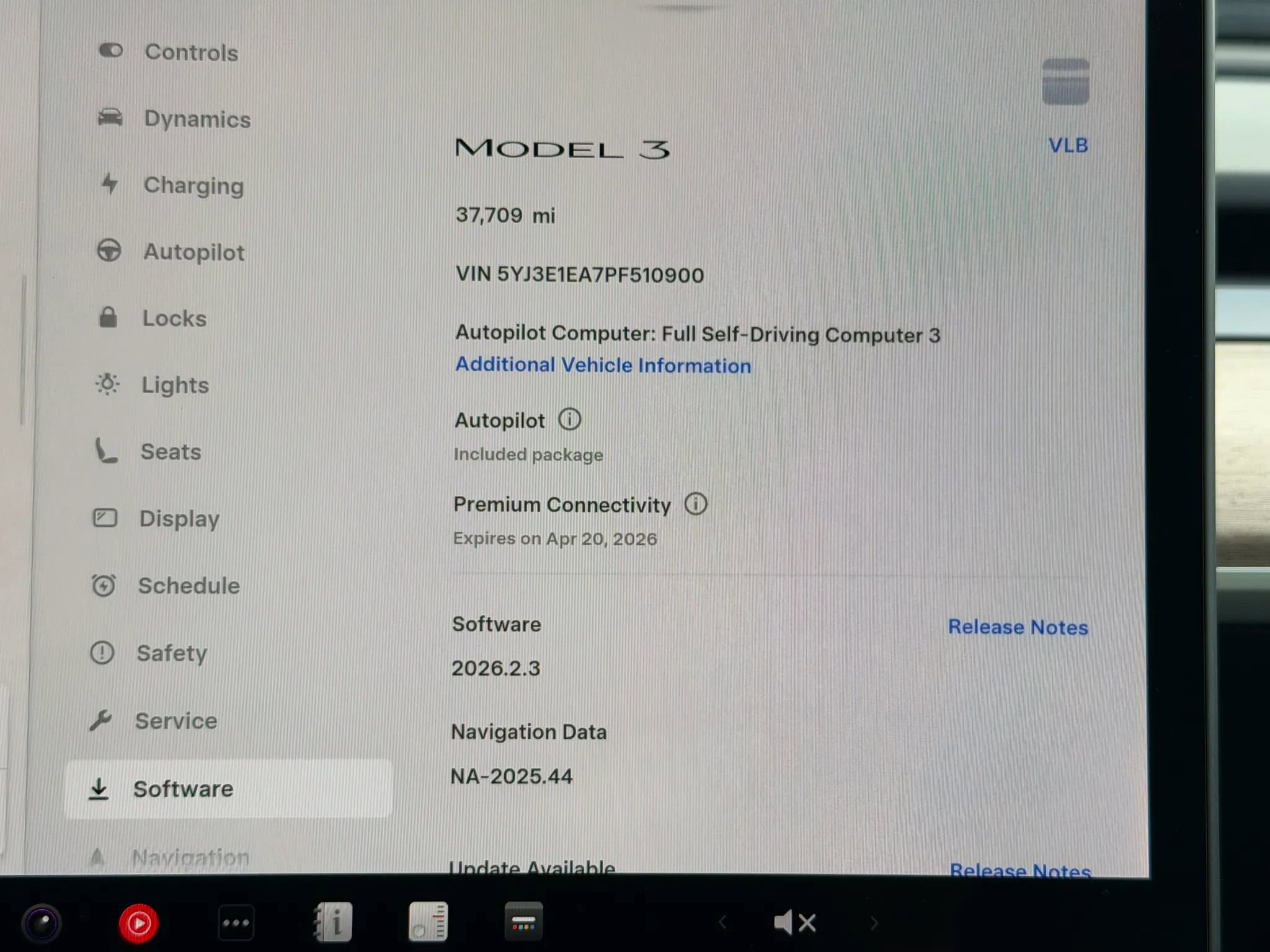 Used 2023 Tesla Model 3 Standard Range image 3