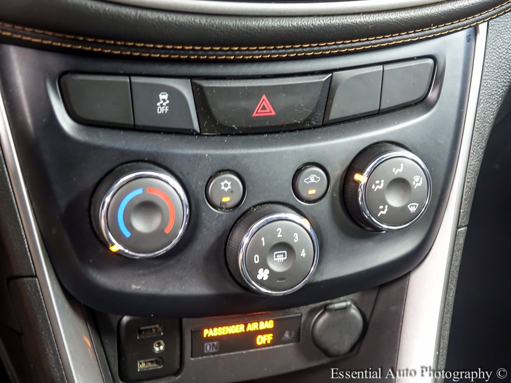 Used 2020 Chevrolet Trax LT w/ Driver Confidence Package FWD image 16