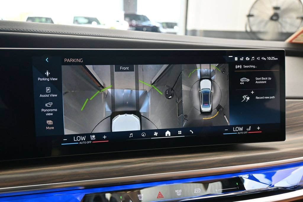 Used 2025 BMW 740i xDrive AWD/4WD image 25