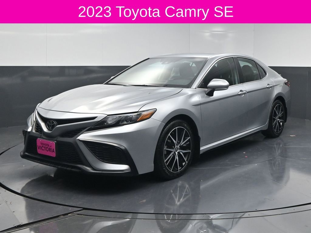 Used 2023 Toyota Camry SE image 2
