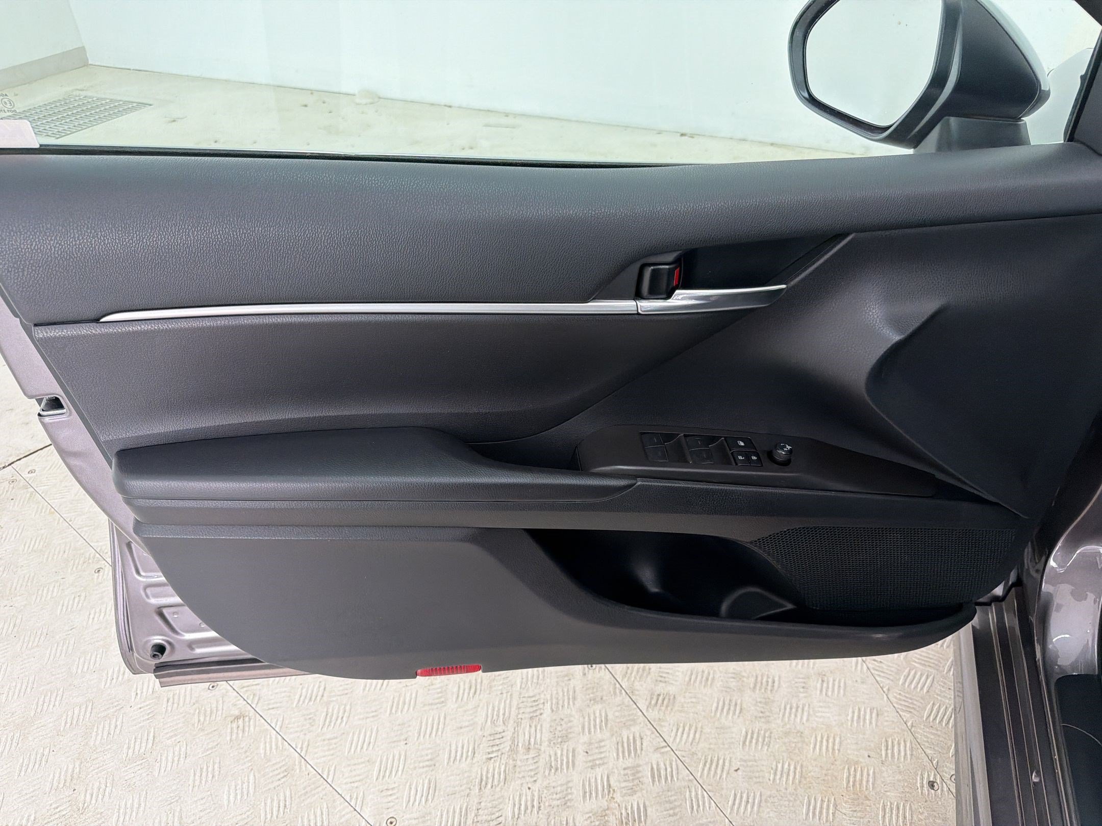 Used 2023 Toyota Camry SE FWD image 13