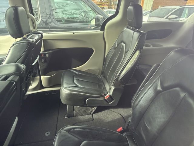 Used 2019 Chrysler Pacifica Limited w/ Tire & Wheel Group image 7