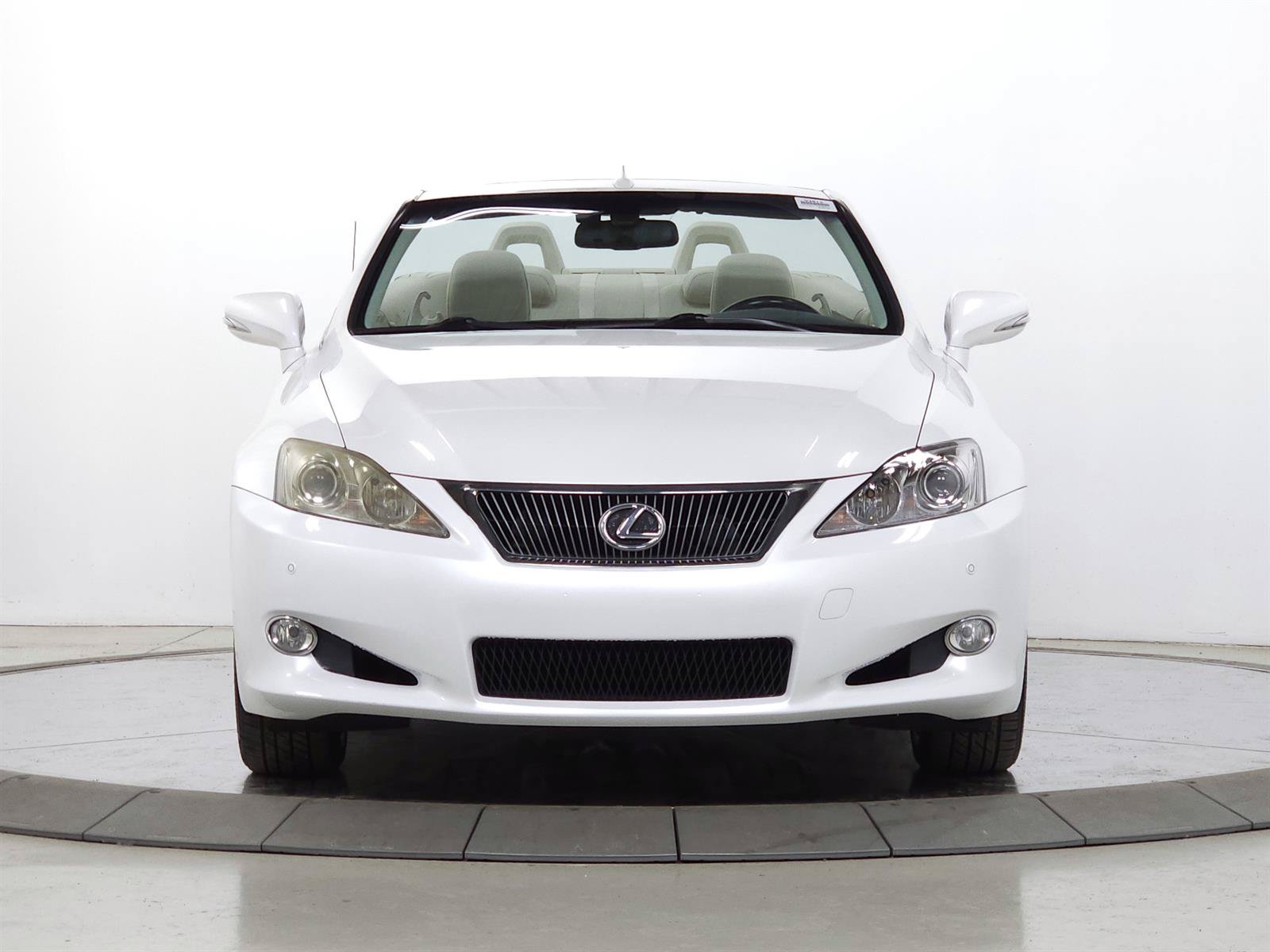Used 2010 Lexus IS 250C w/ Luxury Pkg RWD image 2