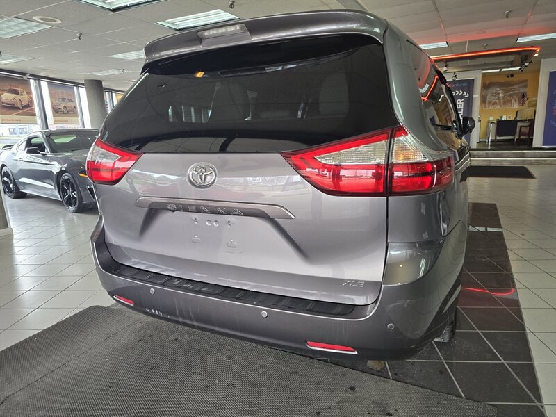 Used 2017 Toyota Sienna XLE w/ XLE Navigation Package image 5