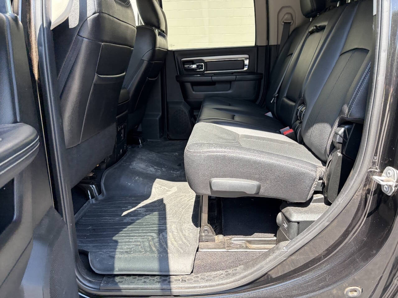 Used 2018 RAM 2500 Laramie w/ Sport Appearance Group AWD/4WD image 40