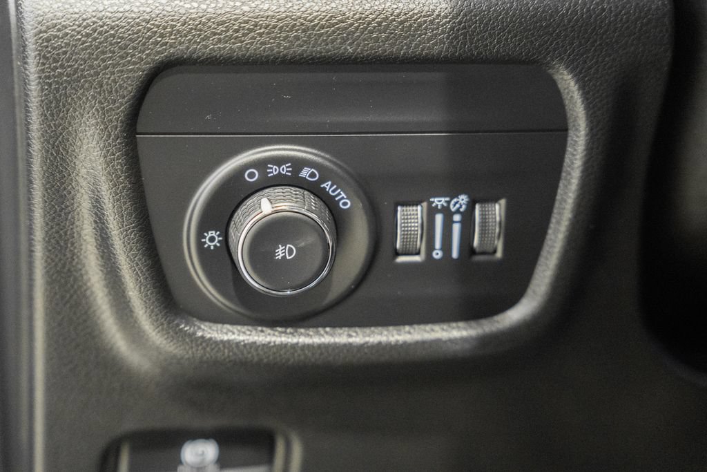 Used 2023 Jeep Grand Cherokee L Limited AWD/4WD image 44